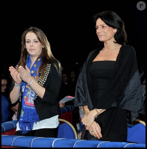 Stéphanie de Monaco et sa fille Pauline au 35e festival international du cirque de Monte-Carlo, le 20 janvier 2011.