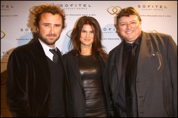 Alexandre Brasseur, sa femme Juliette, et Daniel Karbownik (DG de l'hôtel) lors de la soirée de lancement de l'hôtel Sofitel Essaouira-Mogador au Pavillon Elysée à Paris le 24 janvier 2011