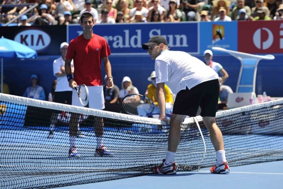 Dimanche 16 janvier 2011, Novak Djokovic participait au dimanche de mobilisation des stars du tennis pour les victimes des inondations en Australie.