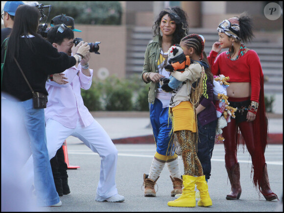 Willow Smith sur le tournage de son nouveau clip 21st Century Girl, à Los Angeles le 23 janvier 2011 - ici avec Jackie Chan