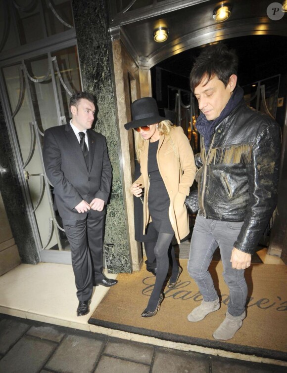 Kate Moss et Jamie Hince à Londres, le 2 février 2011.