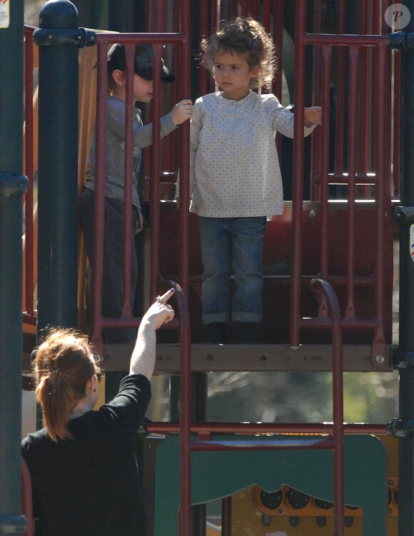 Honor, la fille de Jessica Alba et Cash Warren a fait le spectacle dans un parc de Los Angeles le 6 février 2011