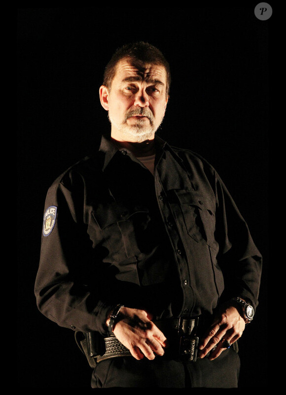 Olivier Marchal sur les planches du théâtre de La Pépinière, à Paris, dans la pièce Pluie d'enfer. 7/02/2011