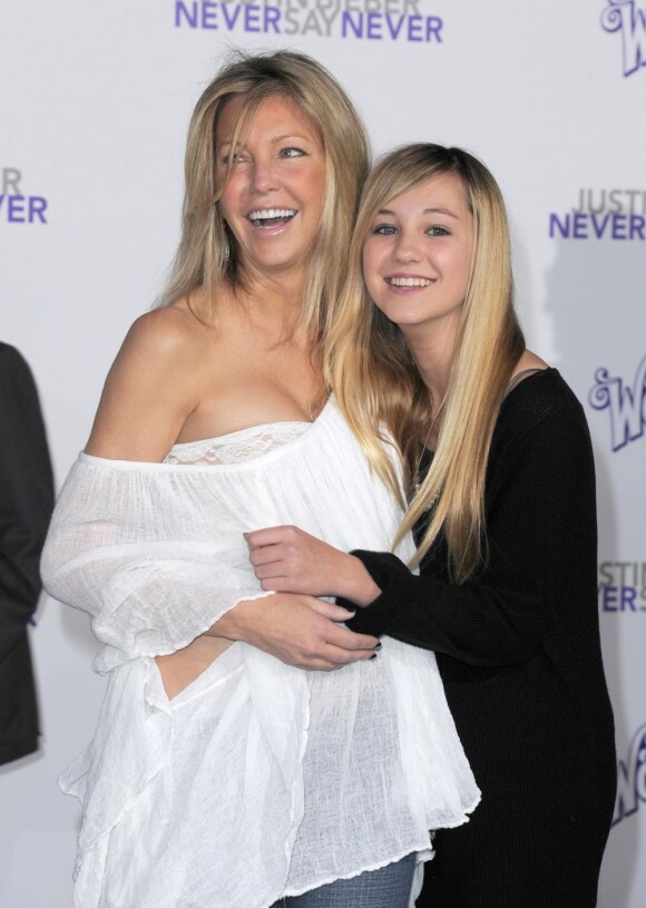 Heather Locklear et sa fille Ava Sambora à la première du biopic de Justin Bieber, Never Say Never, au Nokia Theatre à Los Angeles, le 8 février 2011