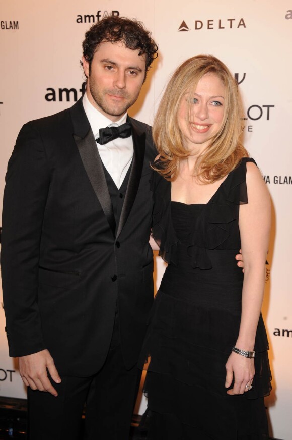 Chelsea Clinton et son époux Marc au gala de l'amfAR