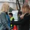Elle Macpherson et Claudia Schiffer sonnent l'heure de la réconciliation à Londres, le 10 février 2011.