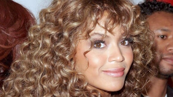 Beyoncé devient blond platine : retour sur ses expériences capillaires !