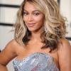 Une coupe parfaite pour Beyoncé, qui cultive le carré wavy et les mèches blondes pour un effet "waouh" assuré.