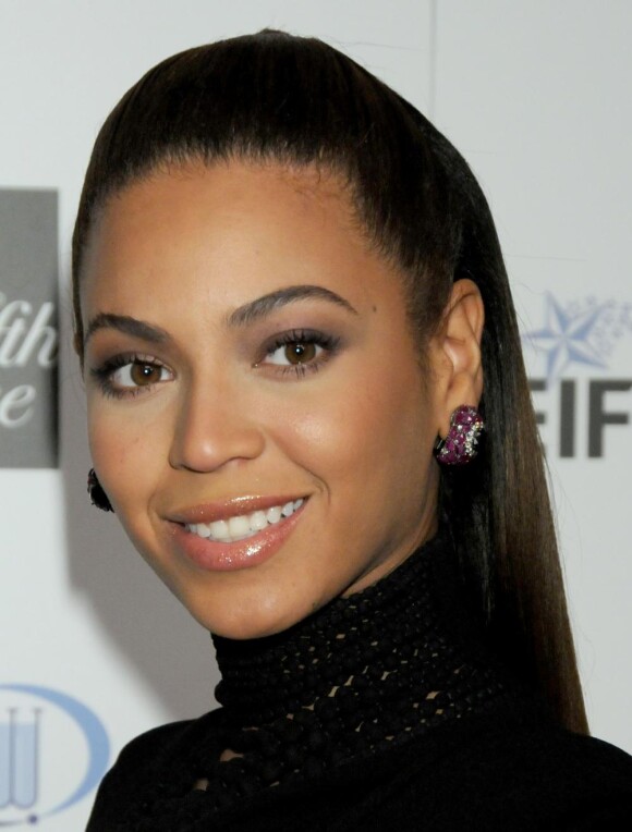 En mode queue-de-cheval, Beyoncé version brunette a tout bon 