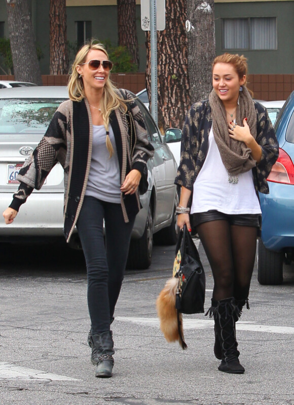 Miley Cyrus et sa mère Tish à Los Angeles le 15 février 2011