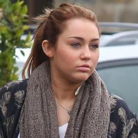 Miley Cyrus : Visage gonflé et jambes boudinées... que lui arrive-t-il ?