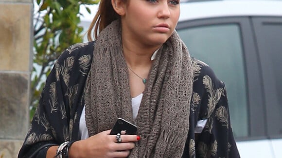 Miley Cyrus : Visage gonflé et jambes boudinées... que lui arrive-t-il ?