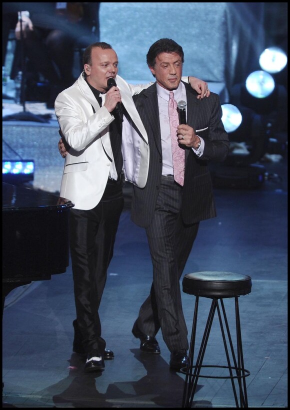 Gigi D'Alessio lors de son concert de la St Valentin, le 14 février 2011 à New York - ici avec Sylvester Stallone