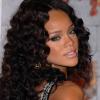 Rihanna opte pour les boucles sauvages en novembre 2006
