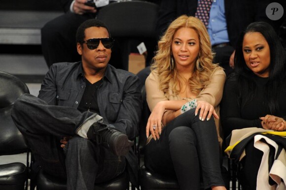 Beyoncé et Jay-Z assistent à un match de basket à Los Angeles, le 20 février 2011.