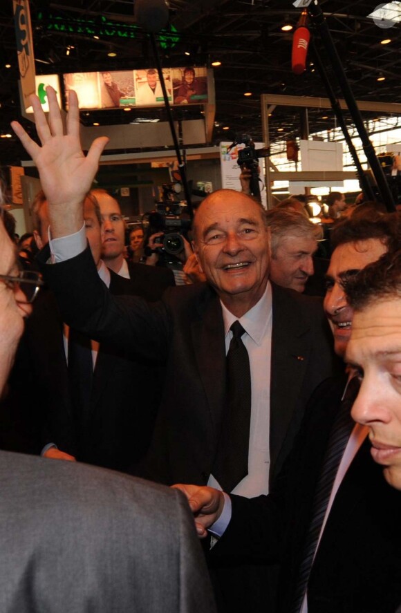 Jacques Chirac accompagné de François Pinault, Jean-Louis Borloo, Bruno Le Maire et Christian Jacob au salon de l'Agriculture, à Paris, le 22 février 2011.