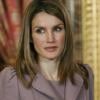 Letizia d'Espagne reçoit le président israélien Shimon Peres au palais de Zarzuela à Madrid, le 21 février 2011.