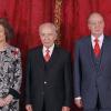La reine Sofia et Shimon Peres reçoient le président israélien Shimon Peres au palais de Zarzuela à Madrid, le 21 février 2011.