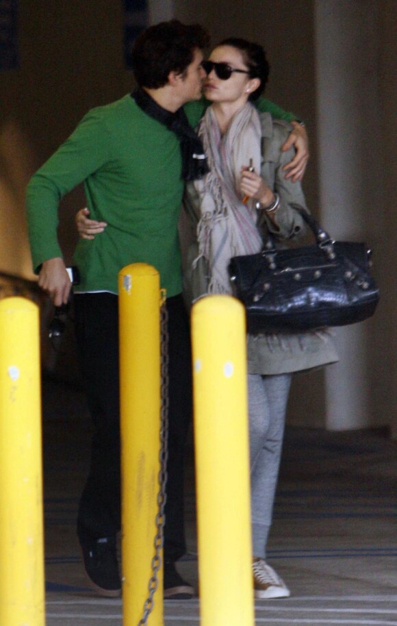 Orlando Bloom et Miranda Kerr lors d'une balade amoureuse en mars 2010