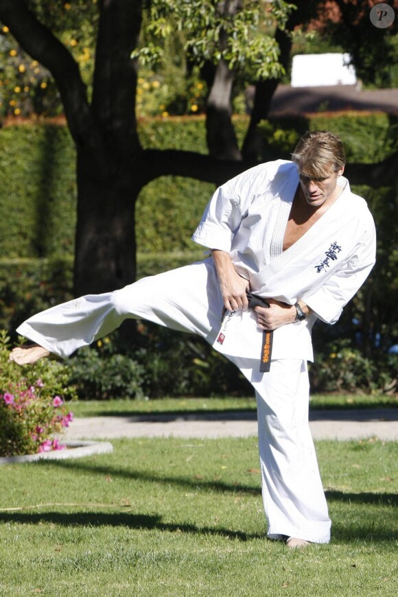 Dolph Lundgren en plein entrainement de karaté à Beverly Hills, le 20 février 2011