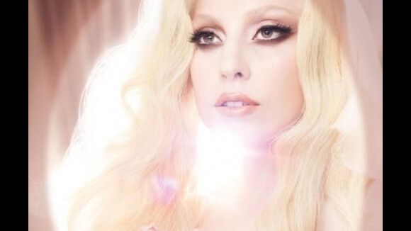 Lady Gaga : Entre deux concerts, elle joue la femme fatale !