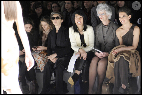 Katie Holmes et sa mère Kathleen Holmes au défilé Max-Mara à la Fashion Week de Milan, le 24 février 2011.