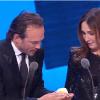 Vincent Perez (avec un poussin !) et Elsa Zylberstein remettent également le prix du Meilleur son, lors de la 36e nuit des César, vendredi 25 février 2011.