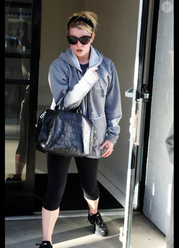 Jessica Simpson sort de son club de gym à Los Angeles, le 21 février 2011