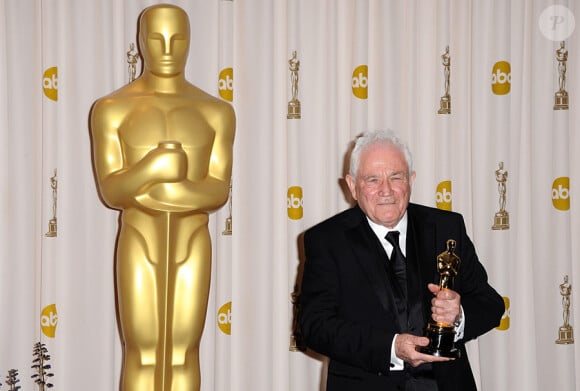 David Seidler, Oscar du meilleur scénario original pour Le Discours d'un roi, lors de la cérémonie des Oscars le 27 février 2011 à Los Angeles