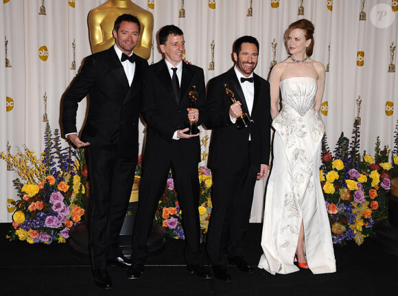 Trent Reznor et Atticus Ross, Oscar de la meilleure bande-originale pour The Socital Network, entourés de Hugh Jackman et Nicole Kidman lors de la cérémonie des Oscars le 27 février 2011 à Los Angeles