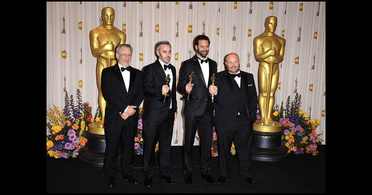 Steven Spielberg avec les gagnants de l'OScar du meilleur film (Le