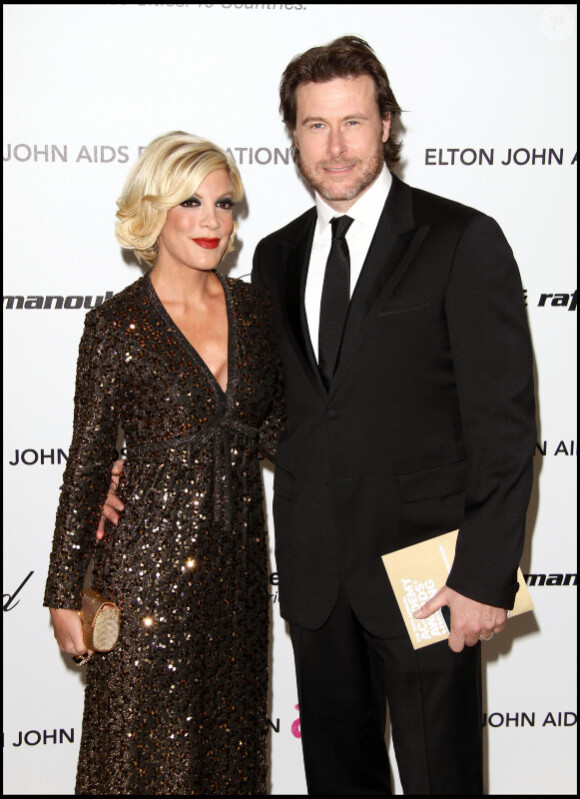 Tori Spelling et Dean McDermott à la 19ème édition de la Elton John AIDS Foundation organisé à Los Angeles, le 27 février 2011.