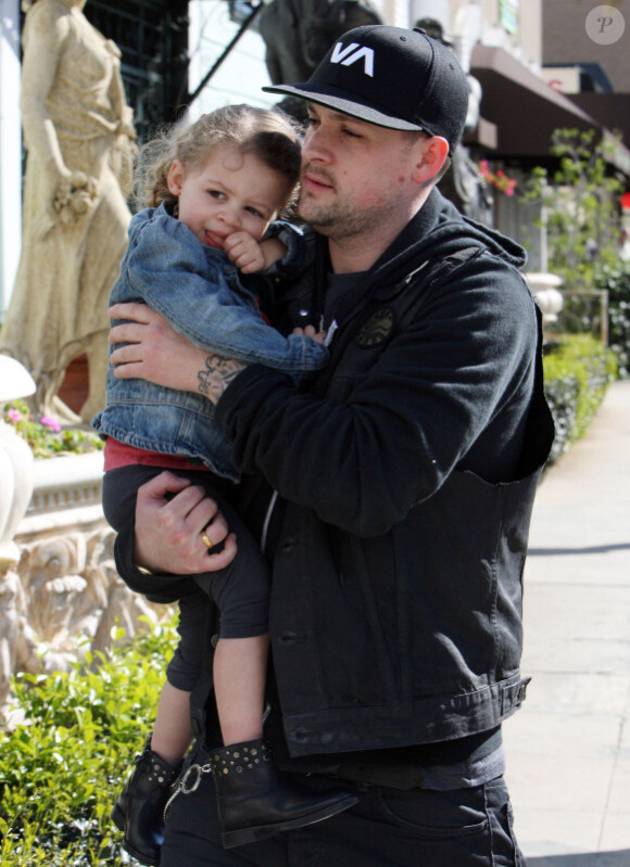 Joel Madden et sa fille Harlow  vont à une fête d'enfants de stars (26 février 2011 à L.A)