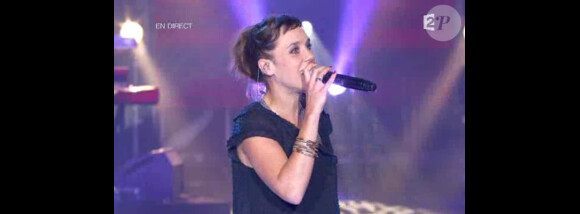 Zaz interprète son tube Je veux, lors de la seconde moitié des Victoires de la Musique 2011, mardi 1er mars sur France 2.