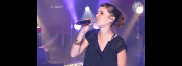 Zaz interprète son tube Je veux, lors de la seconde moitié des Victoires de la Musique 2011, mardi 1er mars sur France 2.