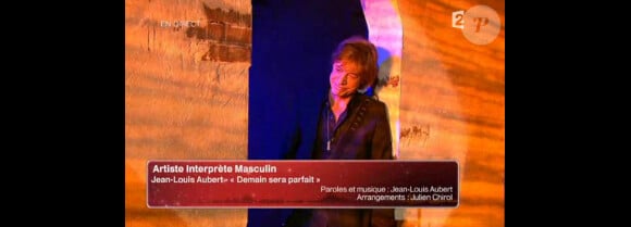 Jean-Louis Aubert interprète Demain sera parfait, lors de la seconde moitié des Victoires de la Musique 2011, mardi 1er mars sur France 2.