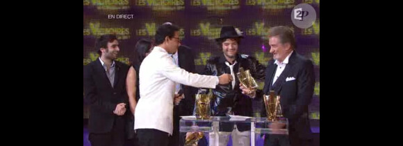 Eddy Mitchell (photo) et Matthieu Chedid, alias M, sont ex-aequo et reçoivent tous les deux la Victoire 2011 dans la catégorie Spectacle musical-tournée-concert, lors de la seconde moitié des Victoires de la Musique 2011, mardi 1er mars sur France 2.