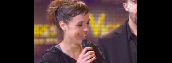 Zaz reçoit la Victoire de la Chanson originale de l'année, remise par le public via les votes téléphone-SMS, pour le titre Je veux, lors de la seconde moitié des Victoires de la Musique 2011, mardi 1er mars sur France 2.