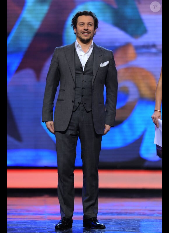 L'acteur italien Stefano Accorsi se produit dans l'émission Zelig, à Milan, sur Canal 5, mardi 1er mars.