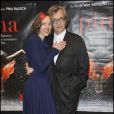 Wim Wenders et son épouse lors de l'avant-première du film Pina au théâtre de la Ville à Paris le 2 mars 2011