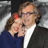 Wim Wenders et son épouse lors de l'avant-première du film Pina au théâtre de la Ville à Paris le 2 mars 2011
