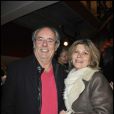 Maxime Le Forestier et sa femme lors de l'avant-première du film Pina au théâtre de la Ville à Paris le 2 mars 2011