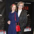 Wim Wenders et sa femme lors de l'avant-première du film Pina au théâtre de la Ville à Paris le 2 mars 2011