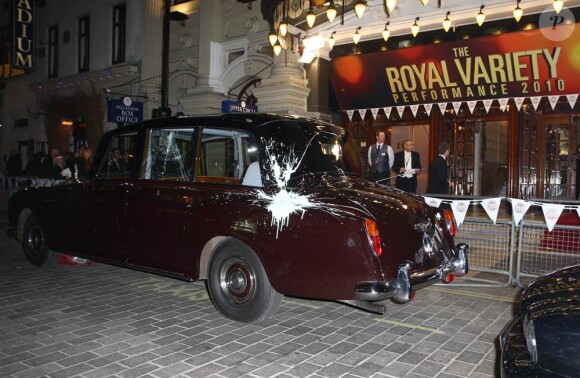 Pris à parti par des manifestants le 9 décembre 2010 sur le chemin du Royal Variety, le prince Charles et Lady Camilla avaient eu une belle frayeur. Leur agresseur supposé a été interpellé début mars 2011.