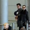 Orlando Bloom et Miranda Kerr arrivent à l'aéroport de Paris avec leur adorable bébé, le 2 mars 2011.