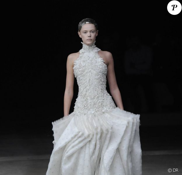 Défilé Alexander McQueen présenté à Paris le 8 mars 2011