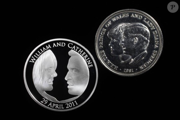 Les pièces commémoratives du mariage de William et Kate continuent de sortir des usines de la Monnaie Royale.