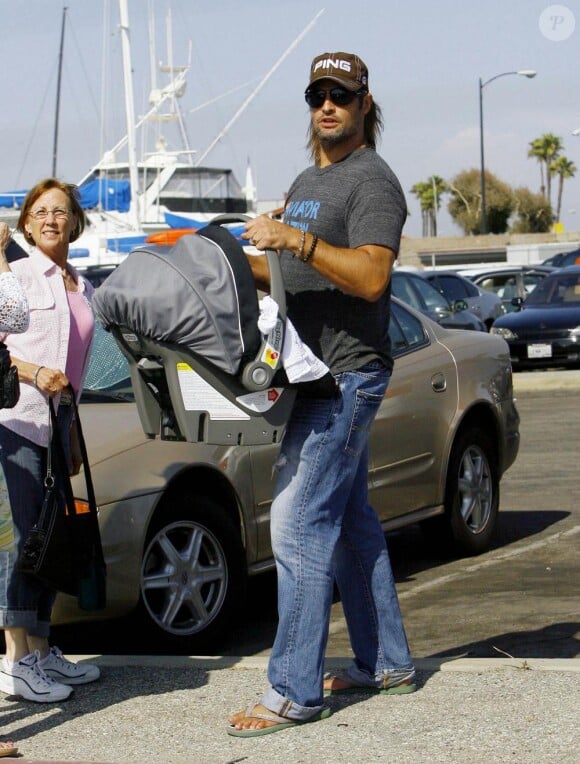Josh Holloway, un vrai papa poule avec sa fille. Ici en 2009.