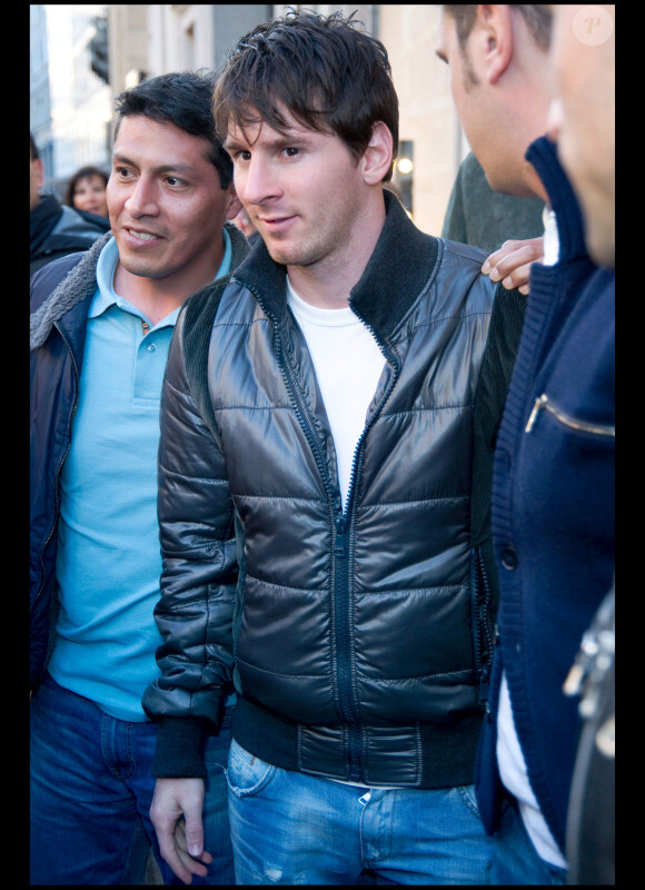 Lionel Messi à Milan en plein shopping le 20 mars 2011