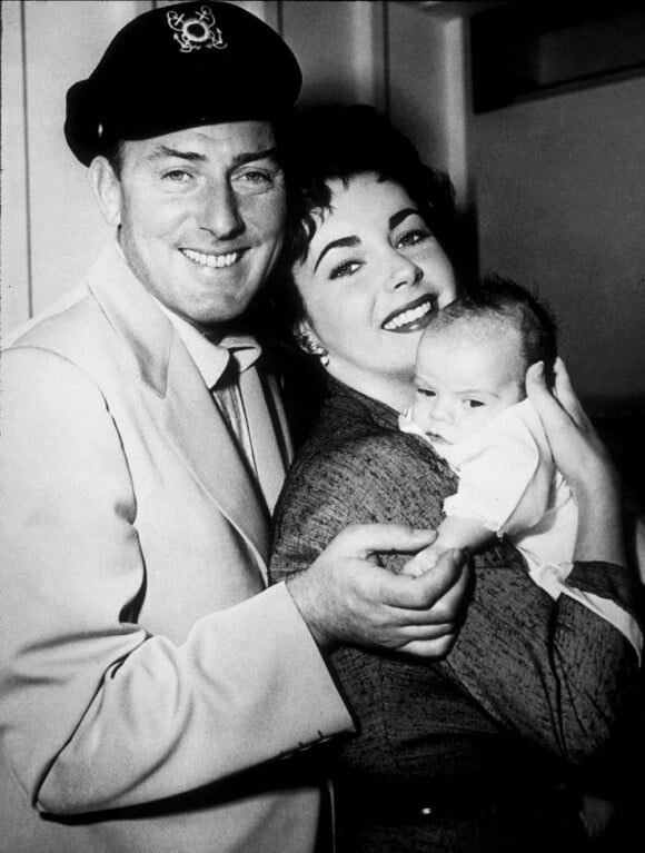Elizabeth Taylor, son deuxième mari, Michael Wilding, et leur premier fils en 1953